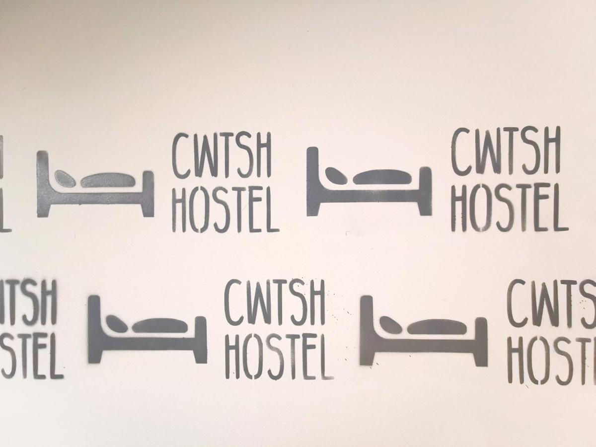 Cwtsh Hostel Суонзи Екстериор снимка CWTSH Hostel Logo